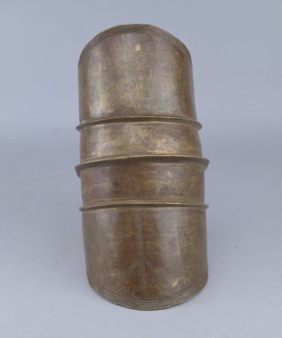 Monumental Mongo Bracelet in Brass

Mongo...