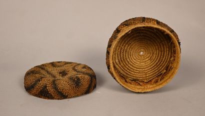 Kuba Bushoong covered basket - DR Congo -...