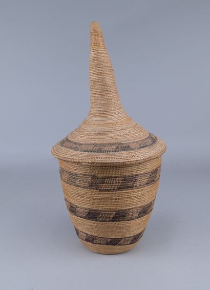 Agaseke Tutsi Basket, Rwanda

A covered basket...