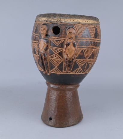Tambour Ngoma Luba-Maniema / Zela, Congo

Tambour...
