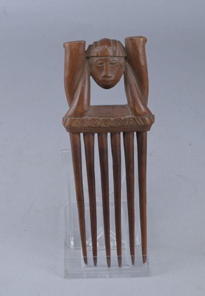 Anthropomorphic comb with janiform head -...