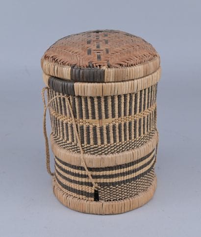 Mbuun raffia basket, Congo

A cylindrical...