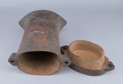 Tall Kuba wooden box – Congo, early 20th...