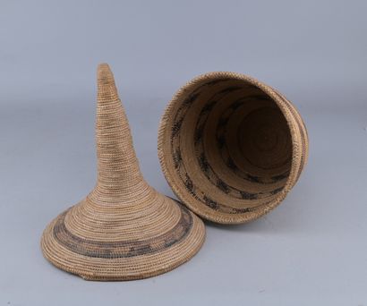 Agaseke Tutsi Basket, Rwanda

A covered basket...