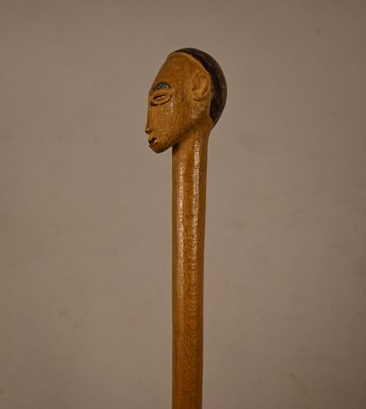 Bâton à tête anthropomorphe Tabwa – région...