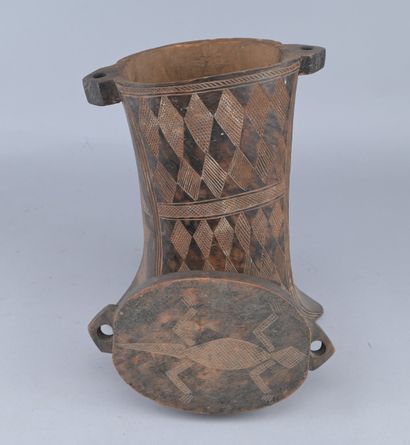 Tall Kuba wooden box – Congo, early 20th...