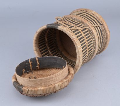 Mbuun raffia basket, Congo

A cylindrical...