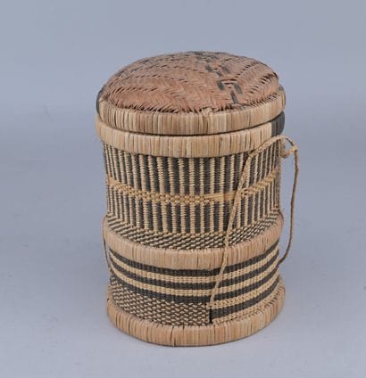 Mbuun raffia basket, Congo

A cylindrical...