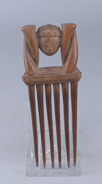 Anthropomorphic comb with janiform head -...