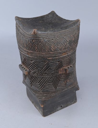 Boîte Kuba sculptée à décor géométrique –...
