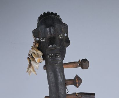 Anthropomorphic Zandé harp, Congo

A harp...