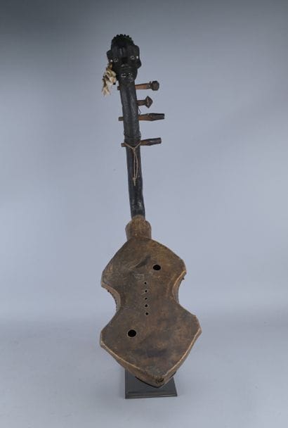 Anthropomorphic Zandé harp, Congo

A harp...