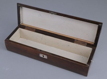 Coffret en bois incrusté de nacre

Coffret...