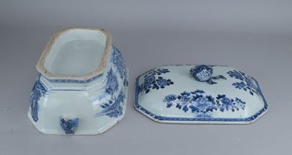 Blue-and-white Chinese tureen, Qianlong period,...