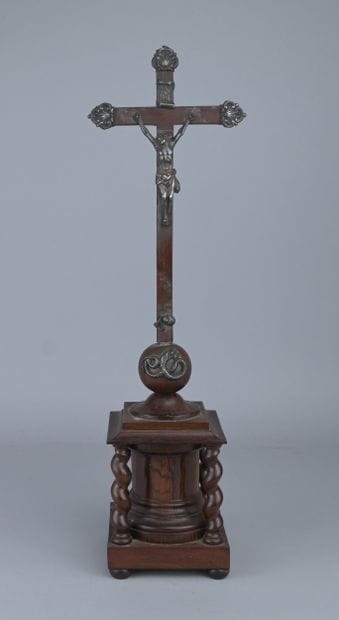 Crucifix en bois et argent, XIXe siècle

Crucifix...