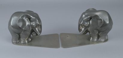 Pair of Elephant Bookends – Gero

A rare...