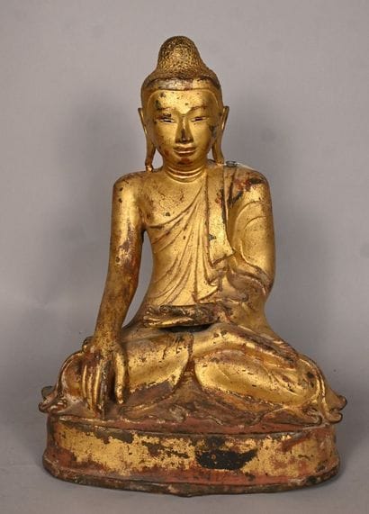 Myanmar Buddha in gilded bronze, Mandalay...