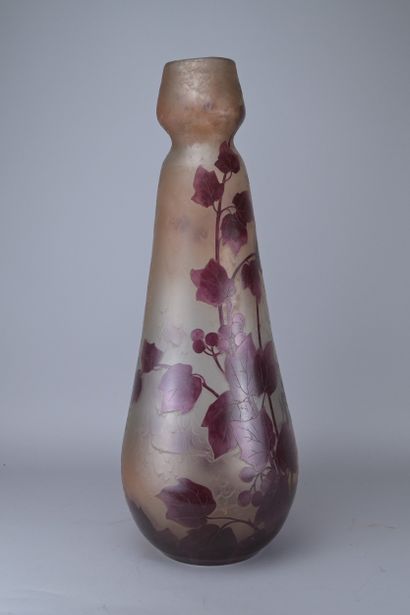 Legras, large Art Nouveau vase with vine...