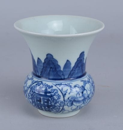 Small blue-and-white porcelain vase, Chinese,...