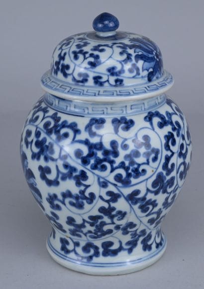Blue-and-white Chinese porcelain lidded jar

Baluster-shaped...