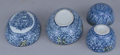 Two lidded boxes made of Thai porcelain

Two...