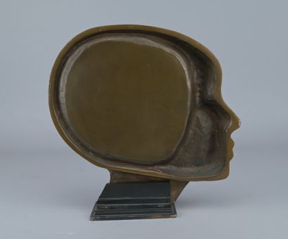 Raf Verjans, Bronze Sculpture-Bowl

A bronze...