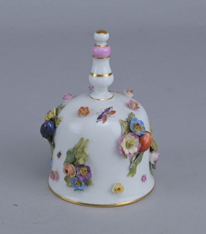 Meissen porcelain bell with floral decoration


White...