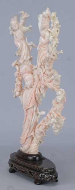 Chinese coral sculpture – three musicians...