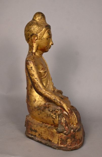 Myanmar Buddha in gilded bronze, Mandalay...