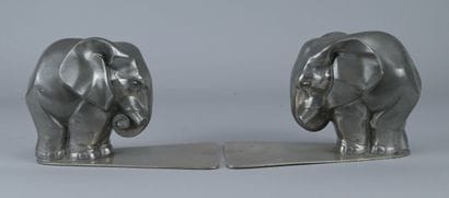 Pair of Elephant Bookends – Gero

A rare...