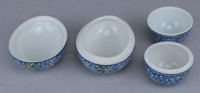 Two lidded boxes made of Thai porcelain

Two...