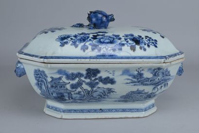 Blue-and-white Chinese tureen, Qianlong period,...