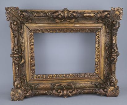 Cadre en bois sculpté et doré, fin du XVIIe...