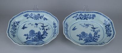 Pair of Qianlong blue-and-white porcelain...