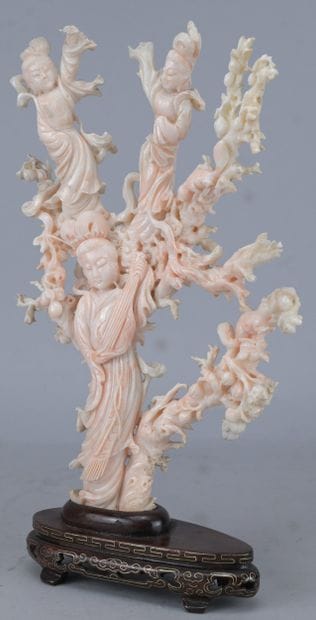 Chinese coral sculpture – three musicians...