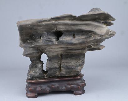 Gongshi – scholar's rock – China – Qing Dynasty

Chinese...