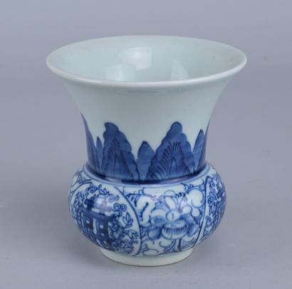Small blue-and-white porcelain vase, Chinese,...