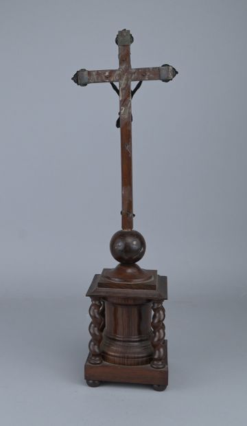 Crucifix en bois et argent, XIXe siècle

Crucifix...
