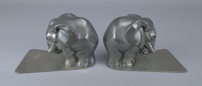 Pair of Elephant Bookends – Gero

A rare...