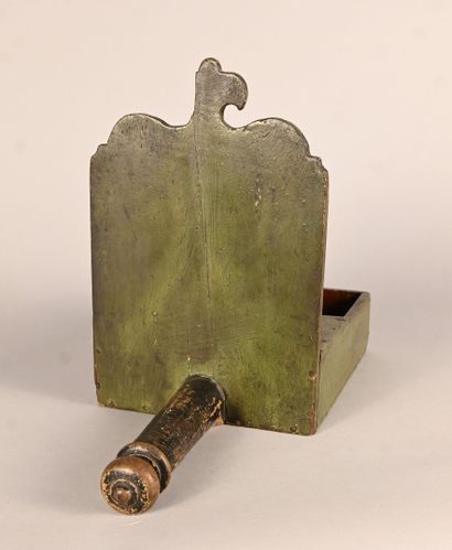 Plat de quête à manche en bois peint – scène...