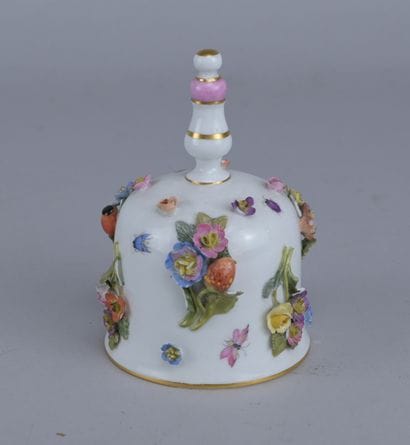 Meissen porcelain bell with floral decoration


White...