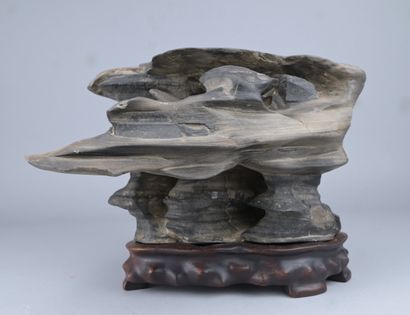 Gongshi – scholar's rock – China – Qing Dynasty

Chinese...