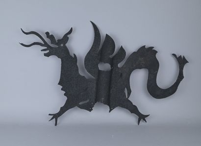 Girouette en fer découpé figurant un dragon

Girouette...