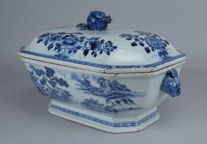 Blue-and-white Chinese tureen, Qianlong period,...