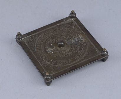 Perpetual calendar in bronze, dated 1720

A...