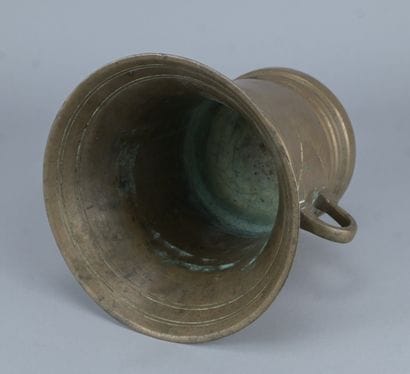 Large Flemish bronze mortar, 17th century
A...