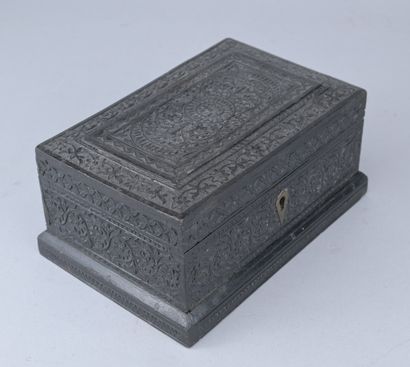 Anglo-Indian carved ebony box, circa 1900

Anglo-Indian...