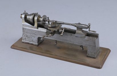 Functional miniature lathe, ca. 1900

A rare...