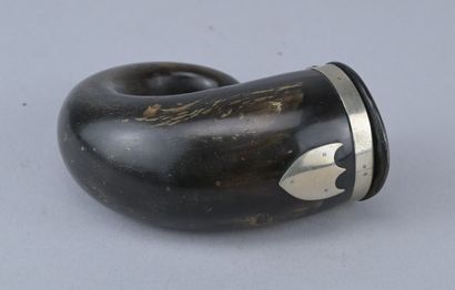 Scottish horn snuffbox, 19th century

A dark...