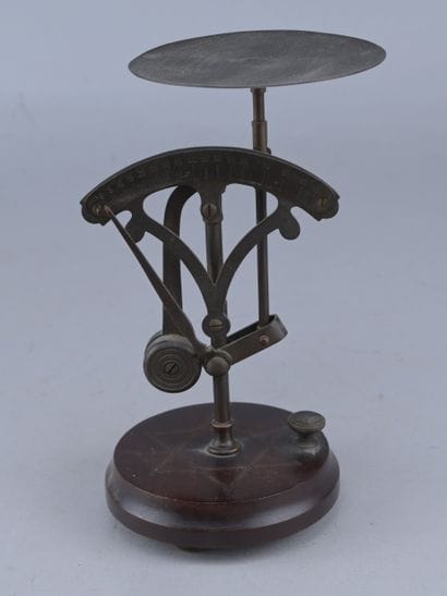 Dial-type letter scale, late 19th century

A...